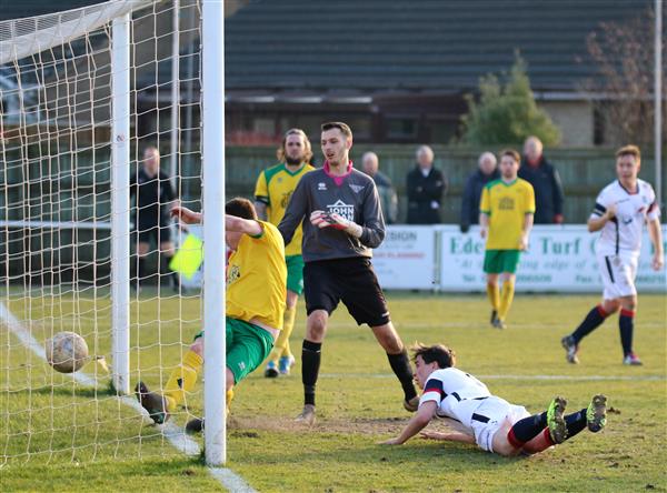 Willand Rovers 3 – 1 Bitton  (photo’s)